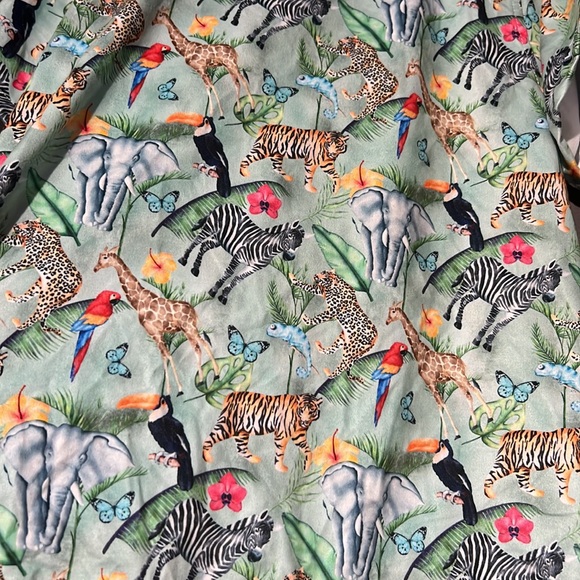 Boys safari zoo animal button up collared shirt with pocket.  Size 7/8 - Picture 4 of 5